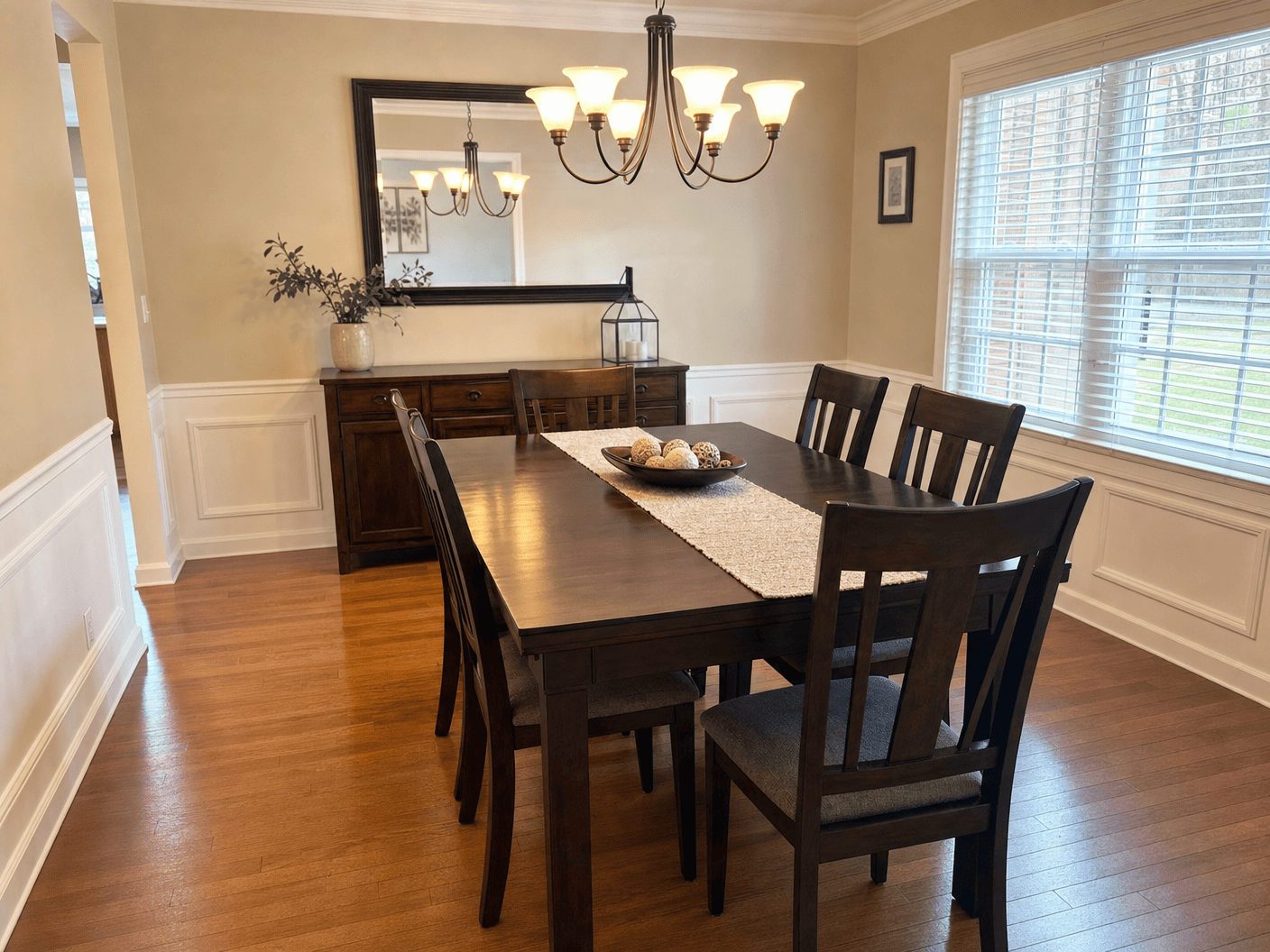 Dining Room Cleaning by Easy Cleaning